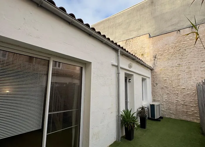 Maison Au Calme , Centre De Rochefort